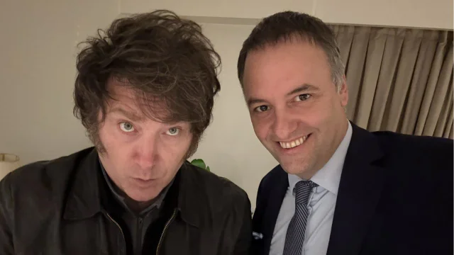 En el ojo de la tormenta, Adorni suma respaldo: Milei lo recibió en Olivos pese a la presión judicial