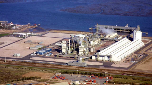 Dos empresas argentinas pagaron u$s600 millones por el 50% de la mayor productora de fertilizantes del país