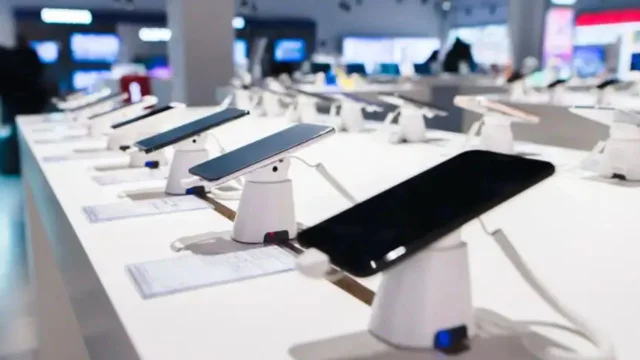 Esta tienda oficial bajó hasta $900.000 el precio de celulares, a dos meses de la quita de impuestos