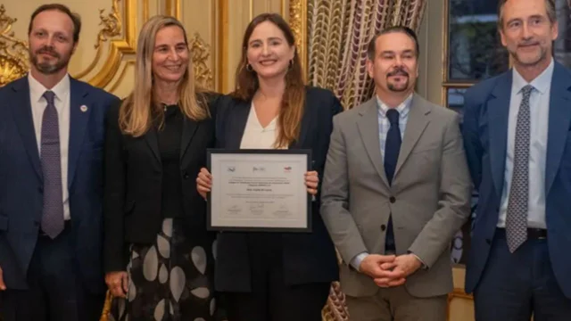 Una científica marplatense fue premiada por su innovador proyecto contra los microplásticos