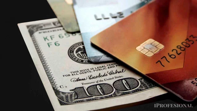 Cómo hace el BCRA para romper récords de reservas mientras vuelan gastos de argentinos en el exterior