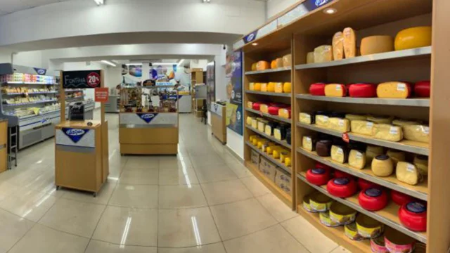 Famosa marca de quesos sufre la crisis de consumo: inversores abandonan las franquicias