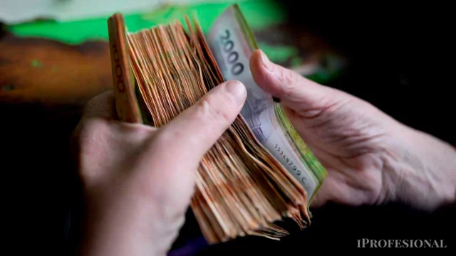 Salario mínimo, vital y móvil: se oficializaron los incrementos mensuales hasta agosto de 2026