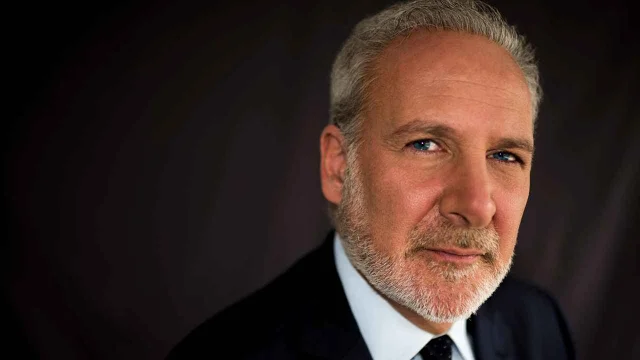 Vendan Bitcoin: el duro mensaje del economista Peter Schiff ante la caída frente al oro