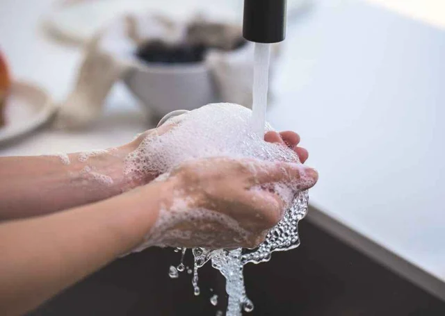 La Anmat ordenó retirar dos jabones del mercado por irregularidades en su producción