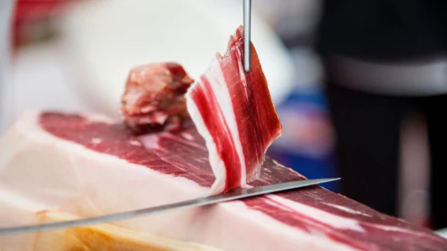 Alerta: por qué acaban de prohibir el ingreso a la Argentina de jamón crudo español