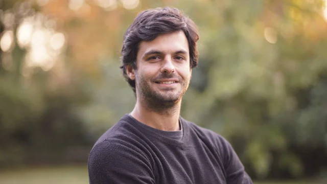 Llegó a ser gerente en PedidosYa pero largó todo para crear una app que combate la soledad