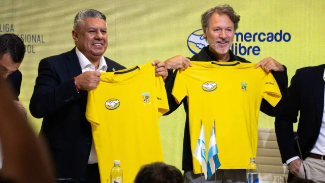 Mercado Libre cierra un trámite clave para traer su robot alcanza pelotas al fútbol de Argentina