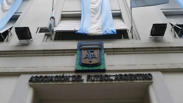 Operativo en la AFA: la Justicia allanó la sede de la calle Viamonte y el predio de Ezeiza