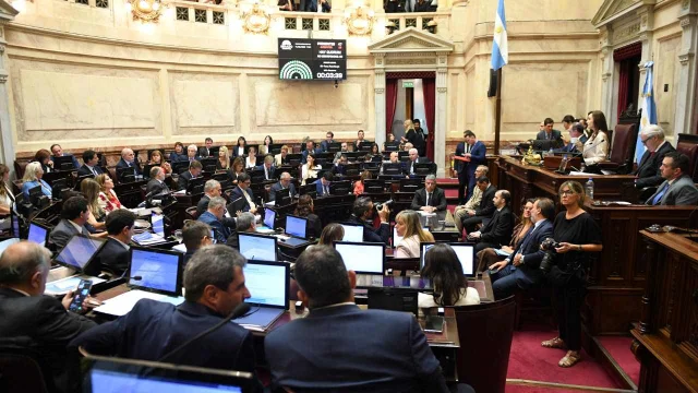 Tres senadores abandonan el bloque peronista y dejan al Gobierno al borde de una mayoría clave