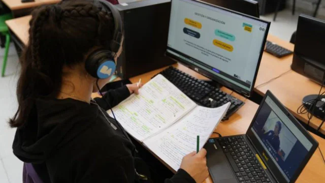 Cómo anotarse en el curso de inglés gratuito, virtual y con profesor en vivo