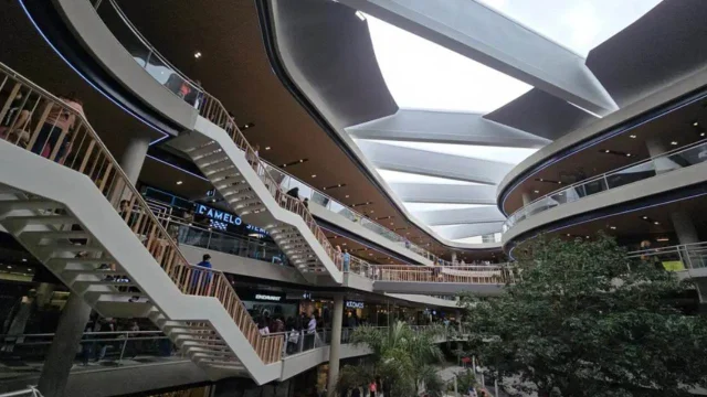 Cómo es el megashopping a cielo abierto que es furor en Córdoba