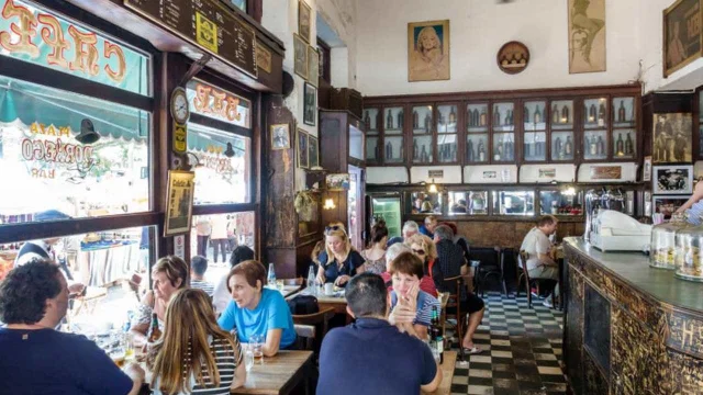 San Telmo recupera su esquina más famosa: vuelve a abrir un bar mítico