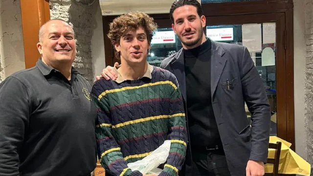 Franco Colapinto en un restaurante italiano
