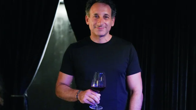 Cofundó de la cadena de vinotecas más grande del país y la vio caer. Ahora juega otro juego