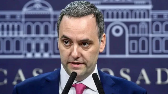 La polémica declaración jurada de Adorni: dudas con las propiedades y un blanco que no estaría cerrando