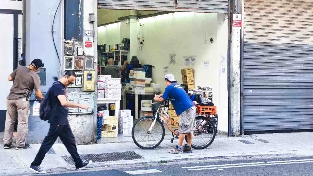 Boom de mini outlets de importados en microcentro: qué productos y precios se consiguen