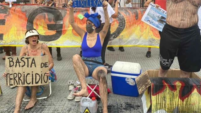 Shell y QatarEnergy abandonaron la  exploración marina en Argentina tras años de promesas y una ola de protestas