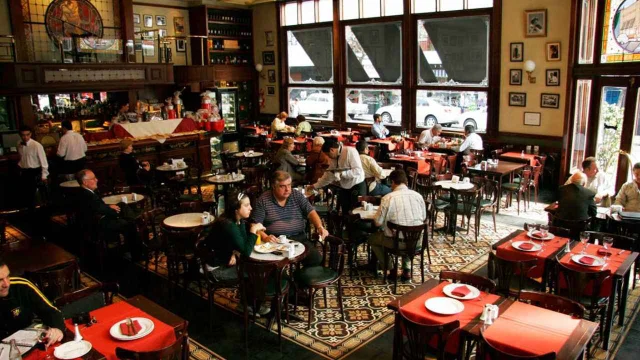 El millonario juicio laboral que pone en jaque a un bar notable de Buenos Aires