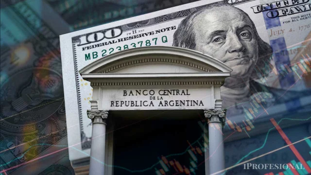 Frente del edificio del banco Central con billetes de dolares de fondo