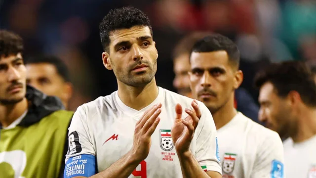 El capitán iraní explotó después del empate con Egipto y acusó a FIFA de hacer todo lo posible para sacar a su selección