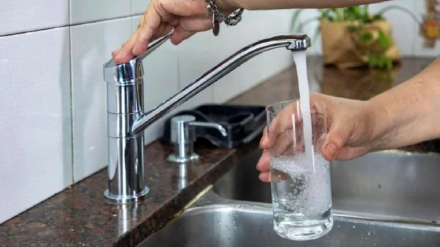 Descuento especial en la factura del agua: quiénes pueden acceder y cómo tramitarlo desde casa en minutos
