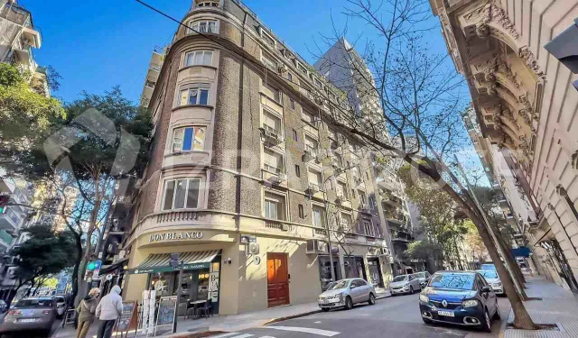 La vecina de arriba de Cristina Kirchner en Recoleta vende su departamento: cuánto pide