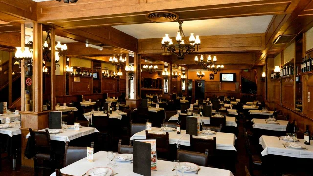 Emblemático restaurante porteño reabrió con otro nombre: su historia y cuánto sale comer