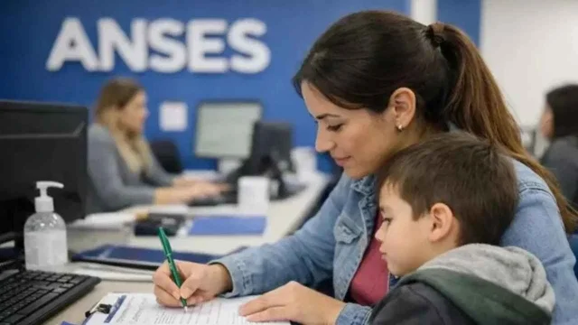 Cuánto se cobra de AUH en agosto con aumento