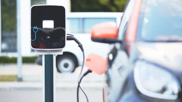 Jorge Macri acelera la movilidad eléctrica porteña con una medida que cambia las reglas del juego para concesionarios