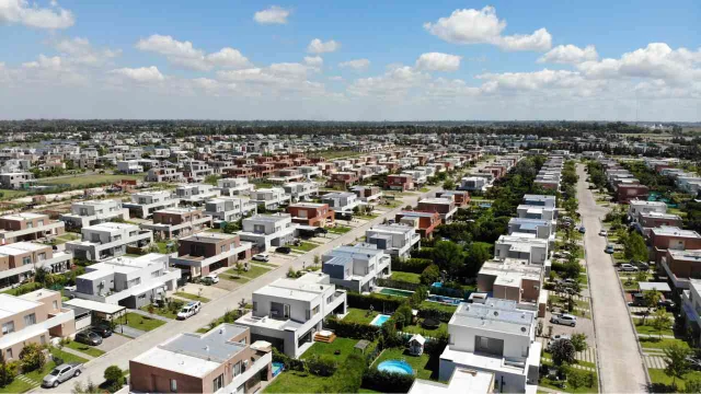 Barrio con casas nuevas en zona norte