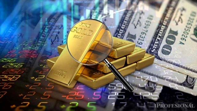 Lingotes de oro con una lupa, dólares y números que grafican al metal como una inversión