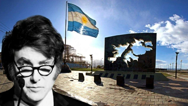 Milei con una imagen de las islas malvinas y la bandera argentina de fondo