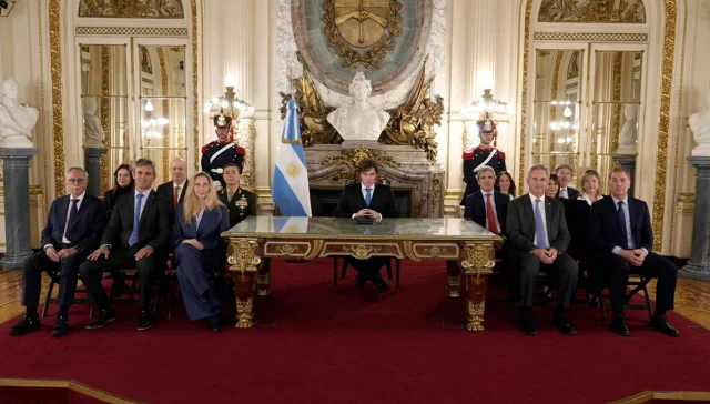 Milei y todo su gabinete en la cadena nacional