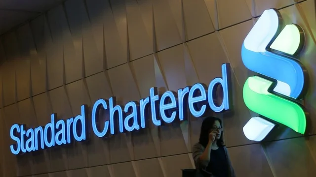 Standard Chartered consigue doble licencia cripto en Europa y apunta a los grandes inversores