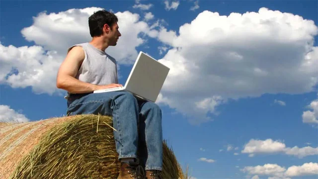 Alerta en el sector de internet: la alta carga impositiva frena el acceso y las inversiones