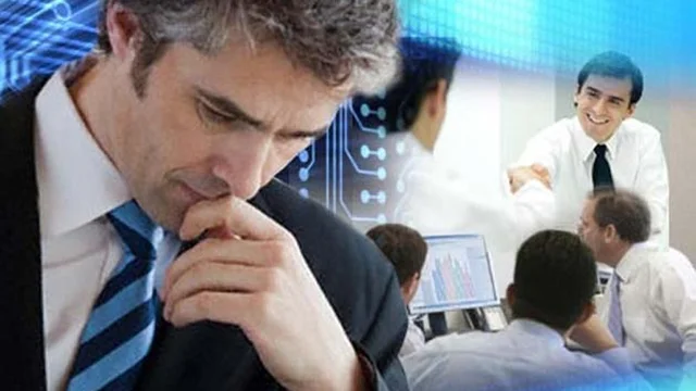hombre imaginandose una reunión de trabajo