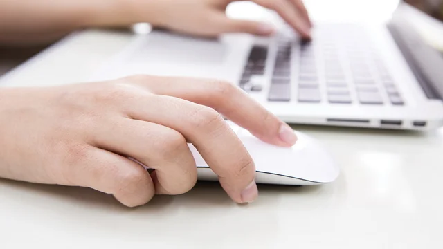 ¿LinkedIn, redes sociales o contactos personales? Cómo consiguen trabajo los argentinos en 2026