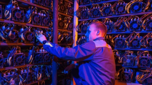 Gigante petrolero analiza sumar su negocio a la minería de Bitcoin: de cual se trata