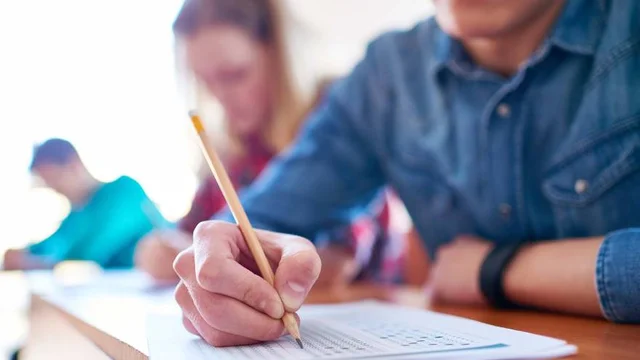 Así son los anteojos con inteligencia artificial que generaron polémica en el examen de residencias
