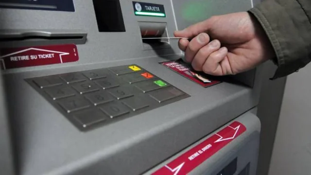 Cómo funcionan los bancos y cajeros automáticos el fin de semana largo