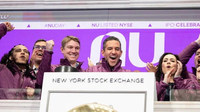 Nubank cierra un trimestre con ganancias récord y sus acciones saltan más del 10%