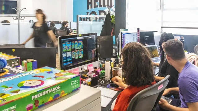 Firmas argentinas enfrentan alta demanda de talento IT: qué salarios ofrecen a perfiles clave