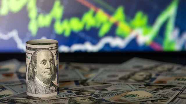 El dólar se dispara luego de los aranceles de Trump: el euro y el yuan se ven perjudicados