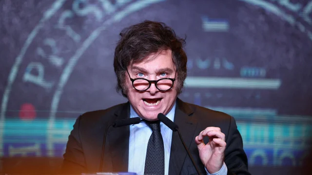 El decreto de Milei en la mira judicial: presentan el primer amparo colectivo contra el DNU