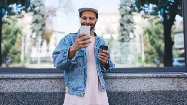 Billetera cripto lanza su nueva tarjeta virtual: reintegra el 4% en compras con Bitcoin