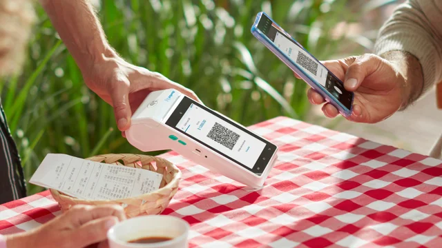 QR, ¿invento argentino?: por qué en el exterior ves que todos pagan con tarjeta y nadie con el celu