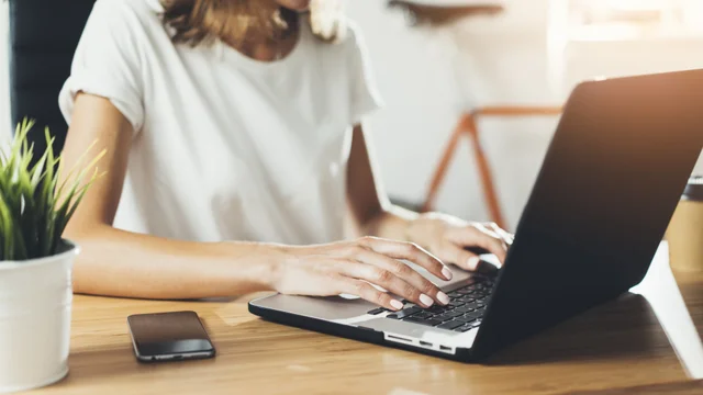 Freelancers, en alerta tras acuerdo de AFIP con EE.UU.: cómo aplica a cuentas en PayPal y bancos