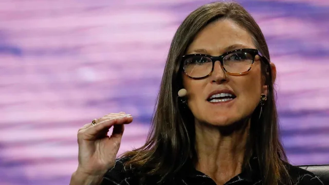 ¿Cathie Wood ya no confía en este gigante cripto?: por qué vendió acciones por una suma millonaria