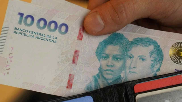 Agosto llega con aumentos: cuánto suben los colectivos, prepagas, alquileres y expensas